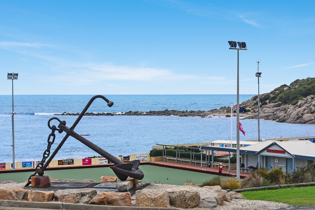 Cycle along the scenic coastal bikeway