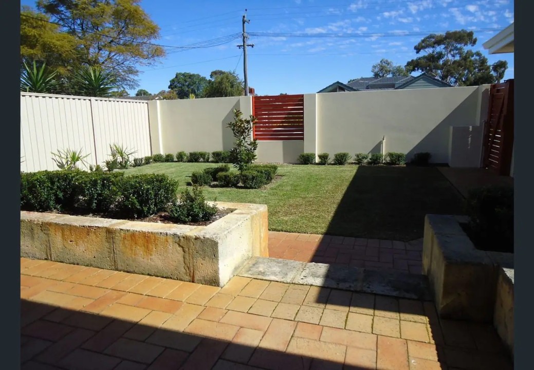 Unwind @  Yokine Escape 'Pet Friendly"  - When you enter the grounds of this beautifully and well-maintained property, you will enjoy a feeling of tranquillity and homely charm.