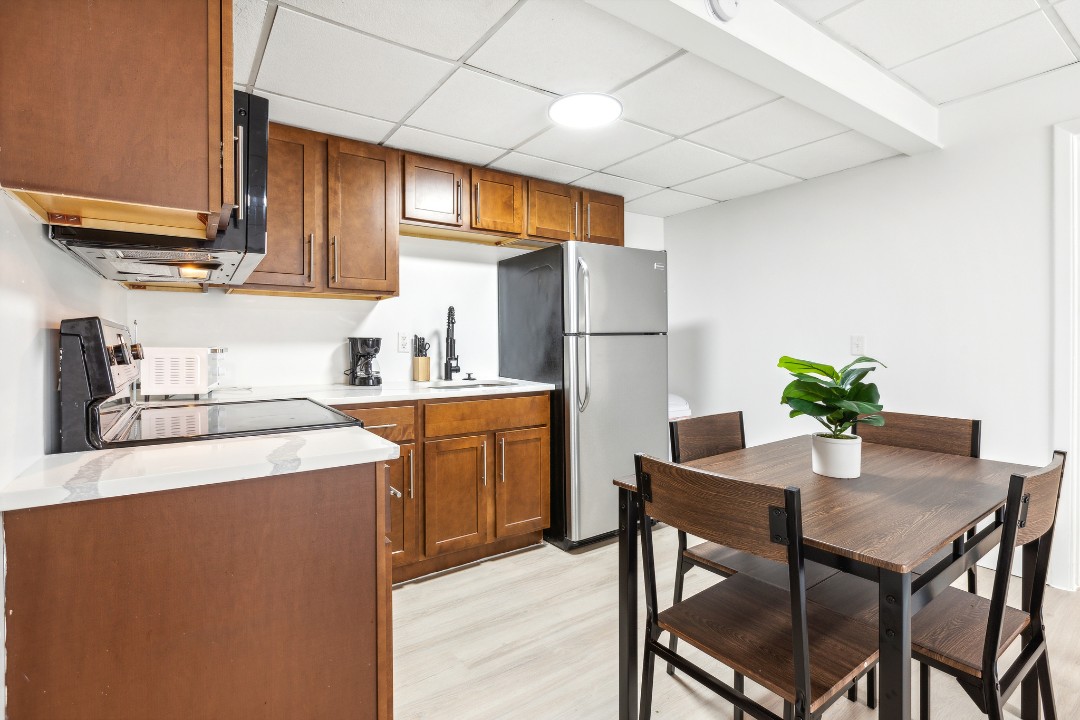 on East, 120 - · Unit 111  1/1