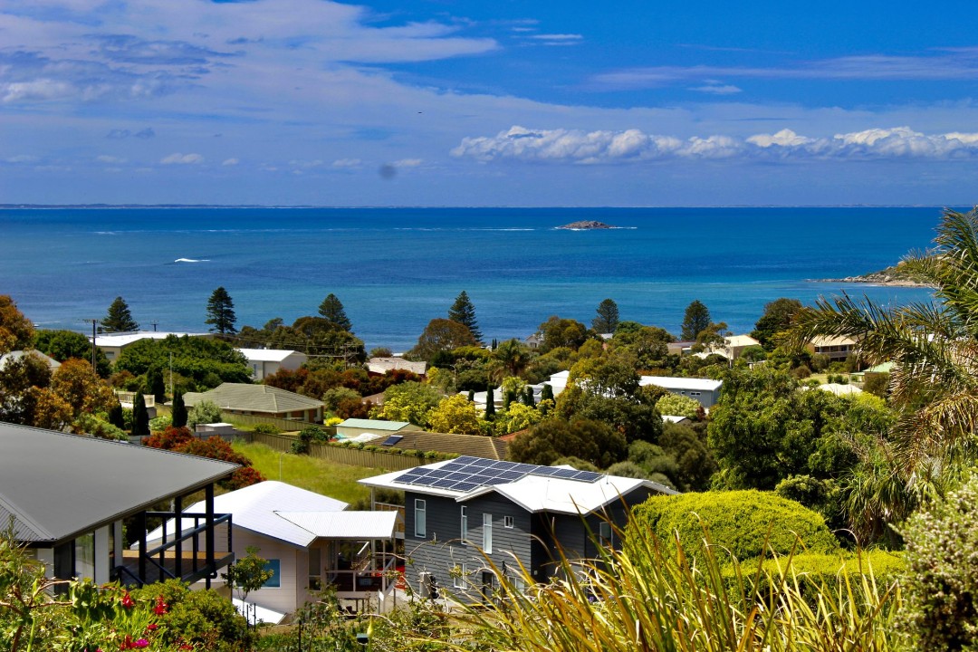Under 1.5 Hours from Adelaide
Positioned as a convenient weekend or weeklong retreat for city-based guests seeking quick getaways.