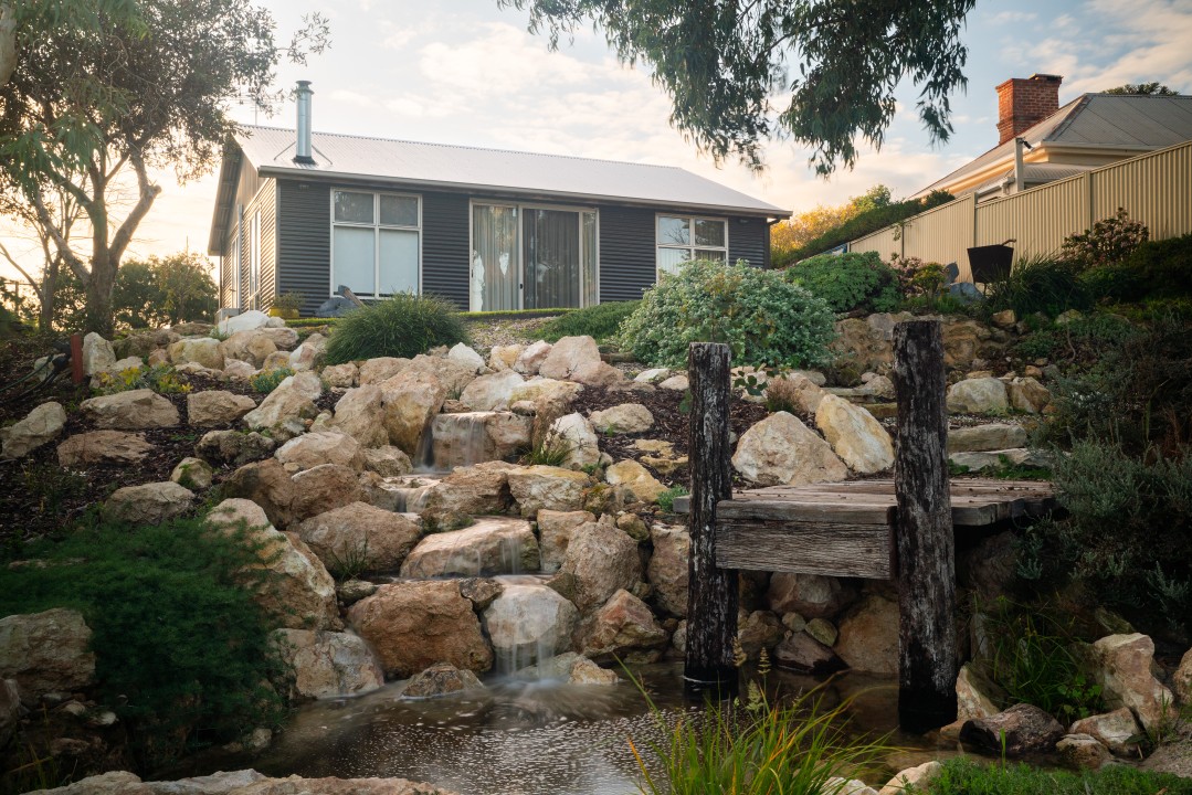 Prime Riverside Location – Nestled along the tranquil bends of the Murray River in historic Goolwa, offering a peaceful and scenic retreat just 80 minutes from Adelaide.