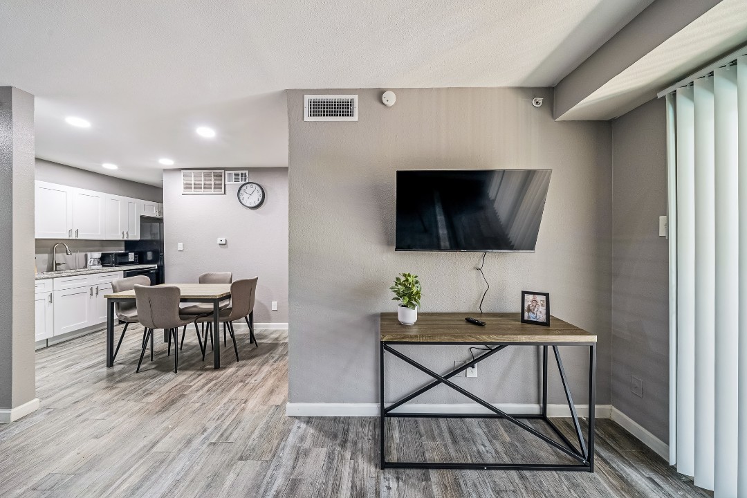 Vista Buena · Unit 3332 1/1