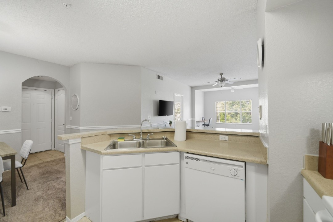 Avenue · Unit at Winter Springs 21-307 2/2