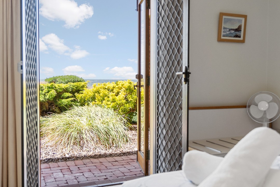 High-quality linens and towels are thoughtfully provided at no extra cost, with beds fully made prior to arrival to guarantee a welcoming and effortless check-in experience.
