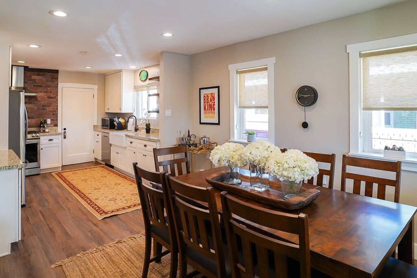 Charming 2-bedroom Craftsman Bungalow photo 3