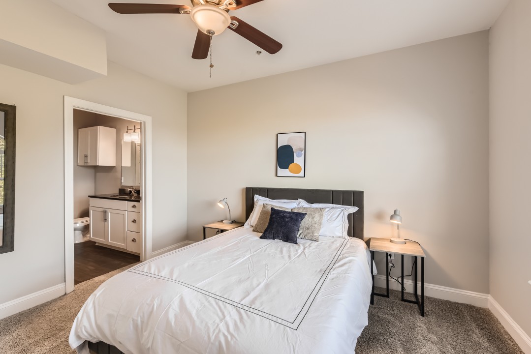Crest at Midtown · Unit 1413 1/1
