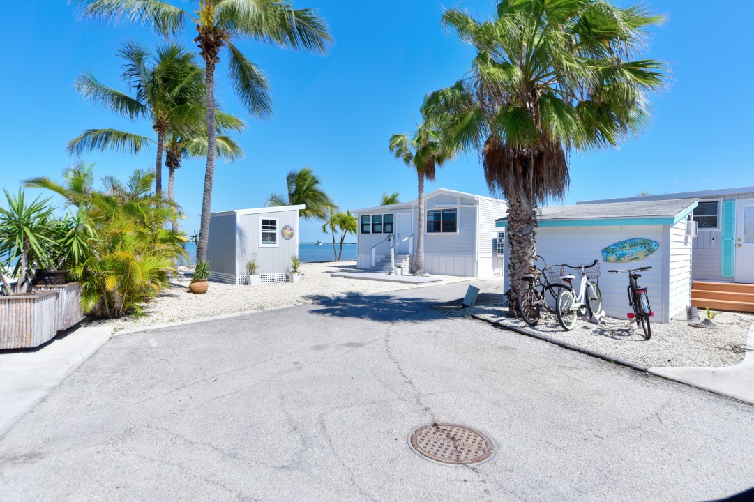 Windy Point Oceanfront in Geiger Key — Drive up