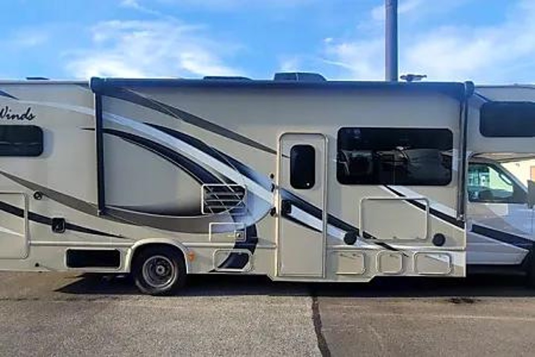 [33] 2018 XL – Class C – Four Winds – Sleeps 10
