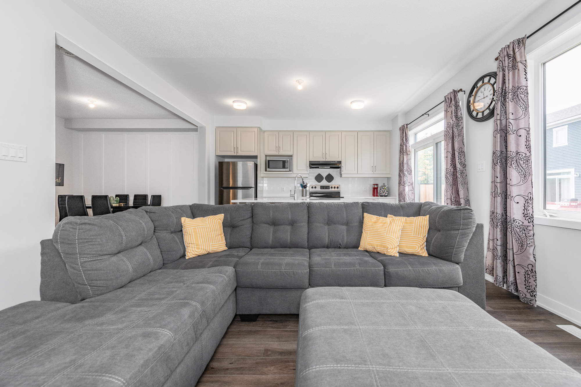 Green Bohemian: kanata mid-term furnished rental photo 4