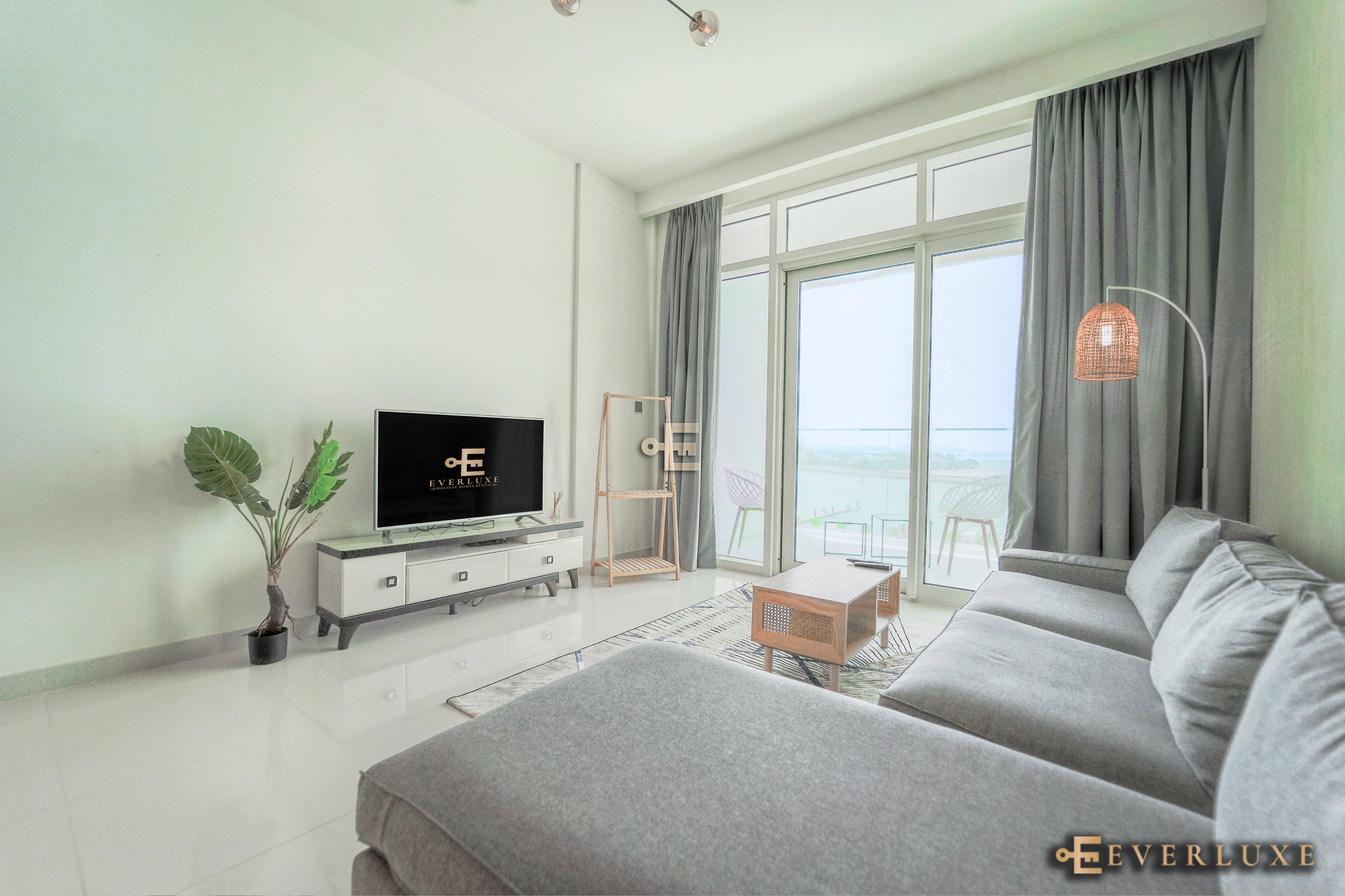 Beachfront 405 photo 2