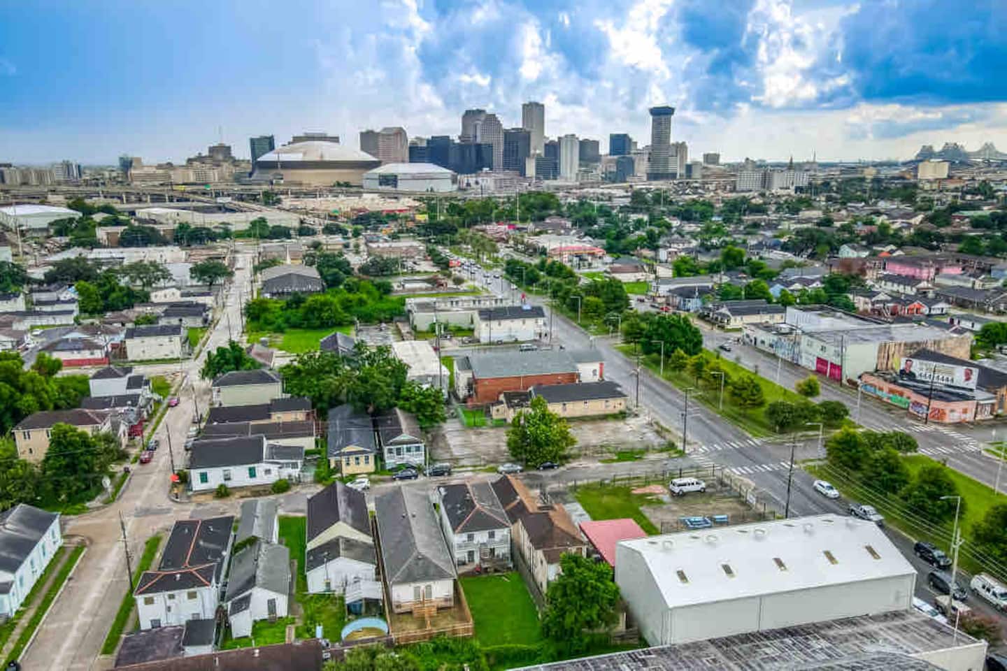 Home close proximity to Caesar Superdome, and downtown