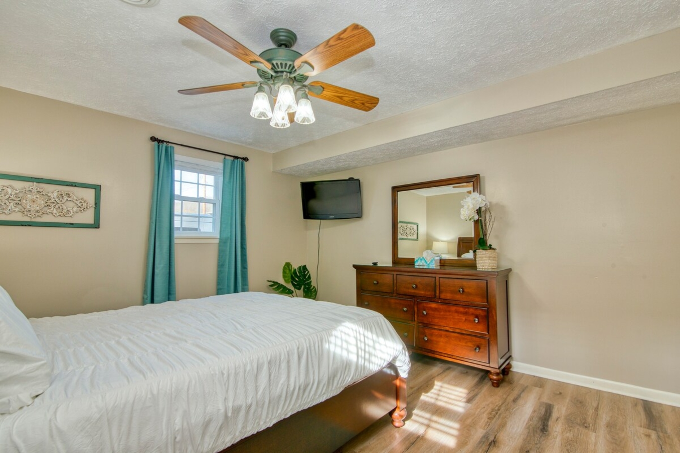 Casual & Cozy | Near the Motor Mile, Queen Bed photo 3