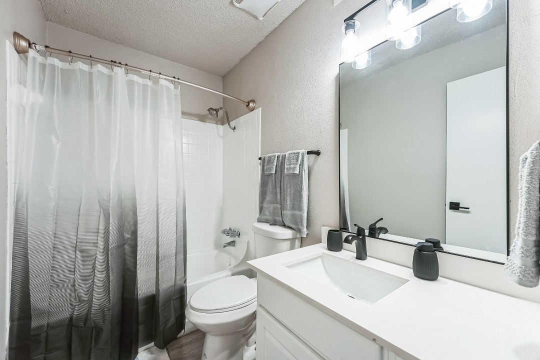 The Landry · Unit 306 2/2
