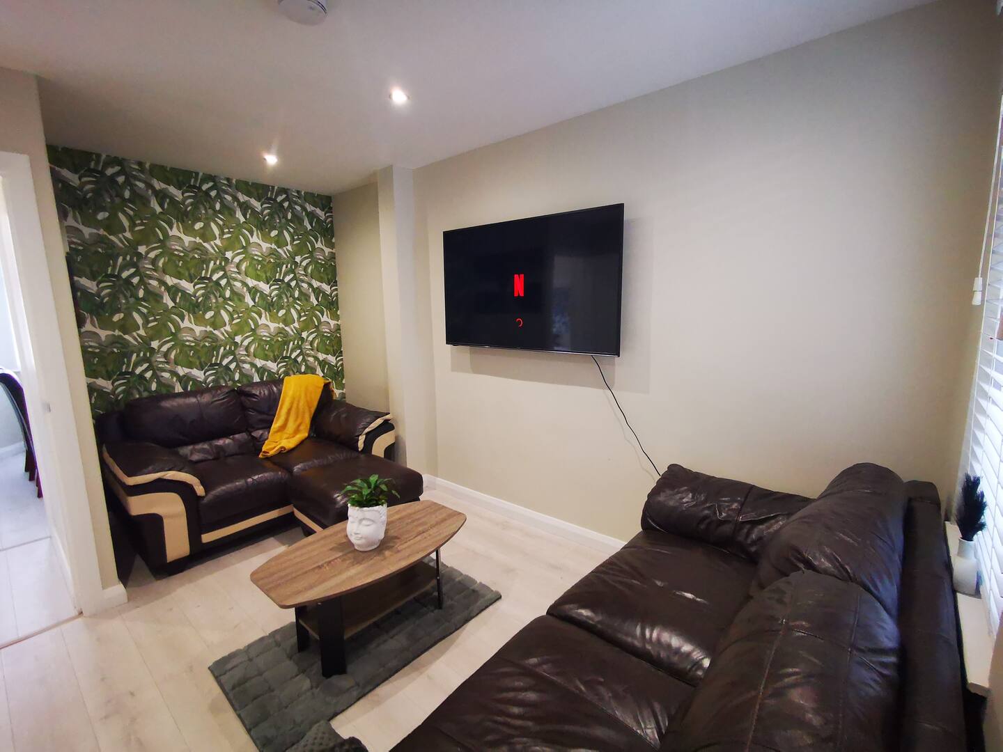 4BR Modern Botanic House photo 2