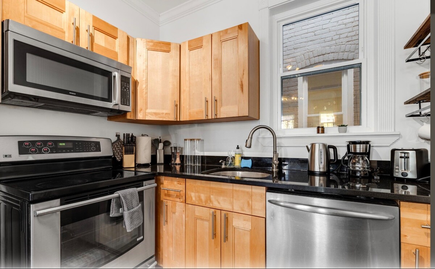 Entire Rowhome in Northwest Washington photo 4