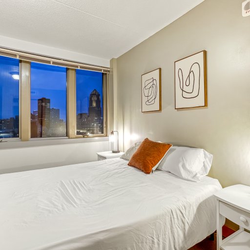 Master Bedroom Suite with HUGE walk in closet and Large private Bathroom - Plush Queen Bed