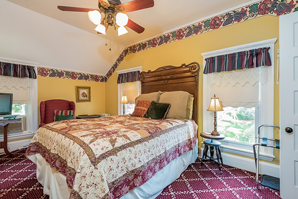 Jonathan Junior Suite - Kingsley House B&B — Fennville, MI — vacation rental