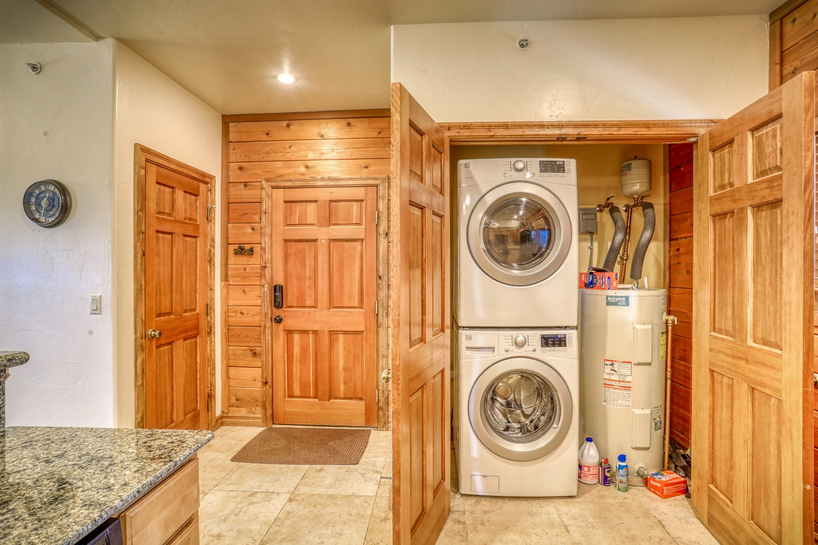 Golf Course Cozy 2 Bedroom Condo with A/C