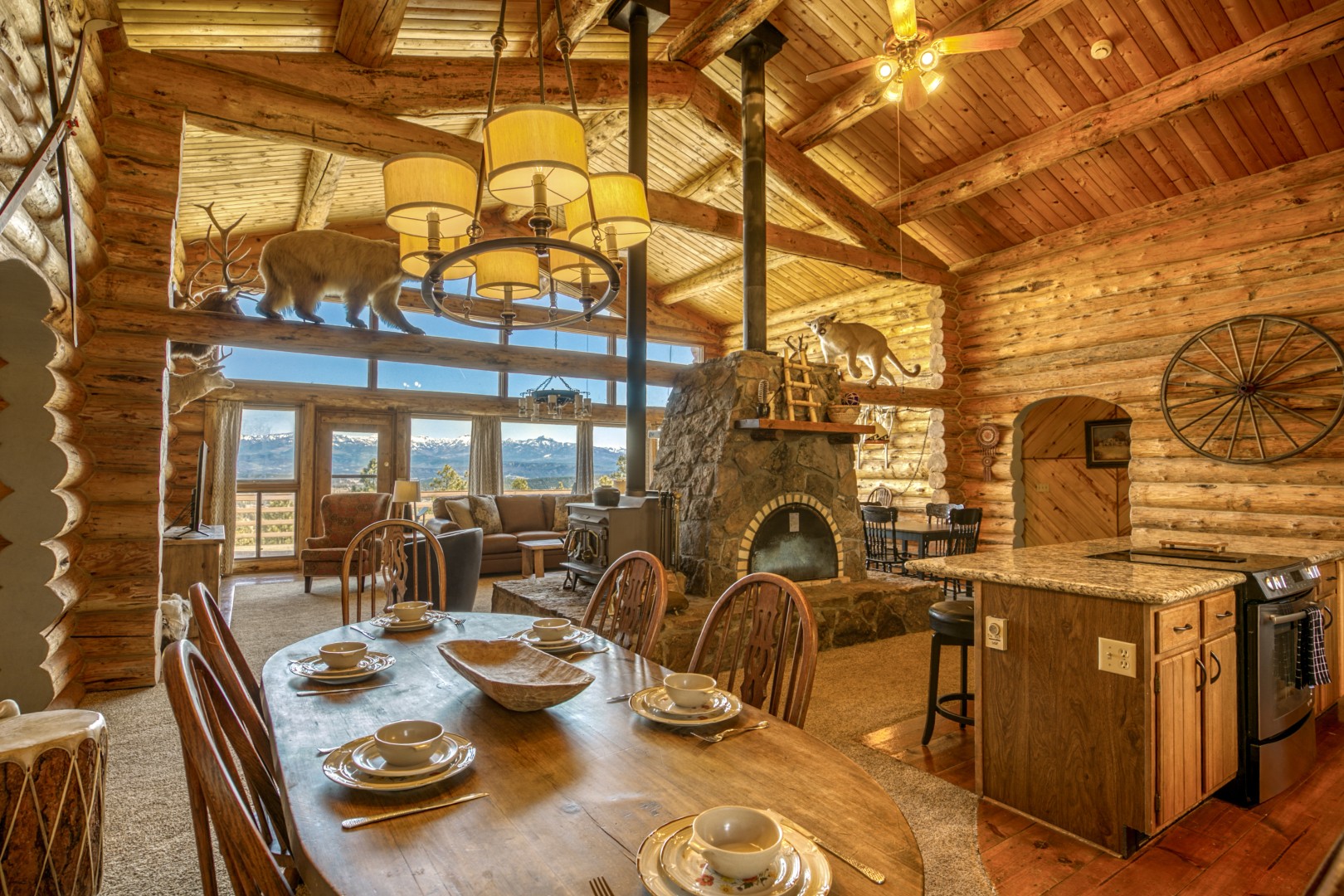 Winter Quarters Cabin- Mountain Views & Hot tub