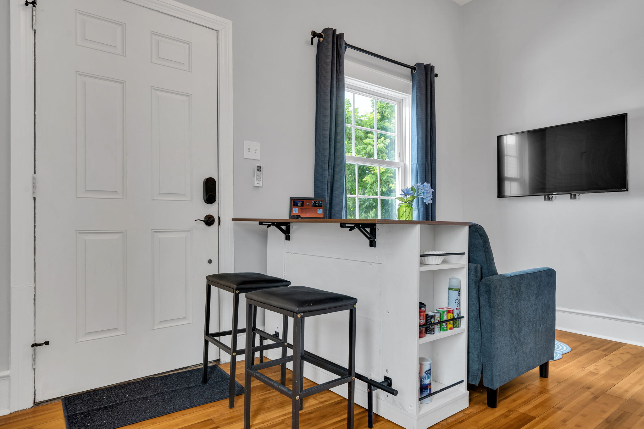 Cozy breakfast bar with stools.