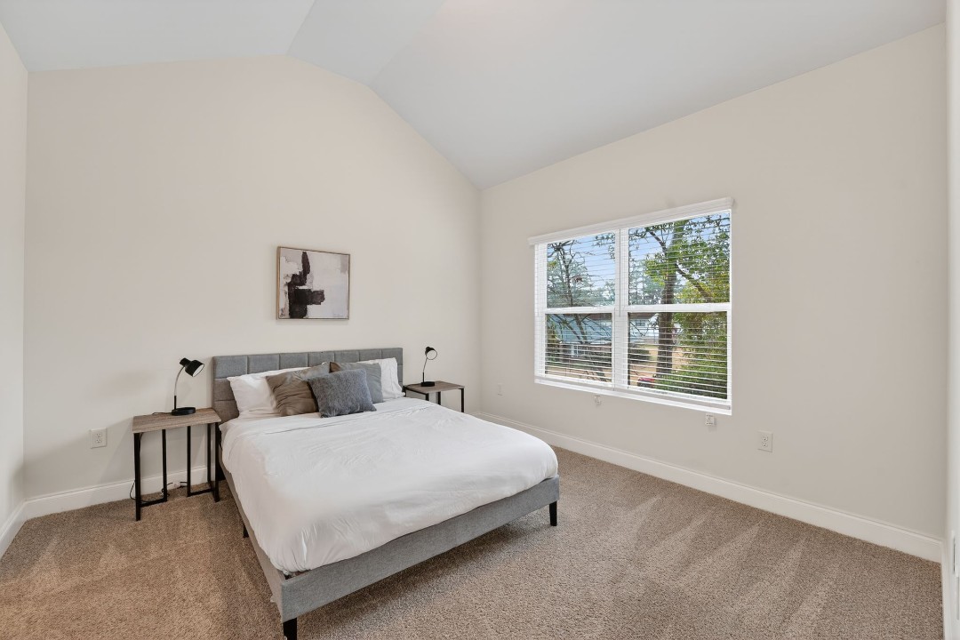 Hickory Grove · Unit 406 2/2