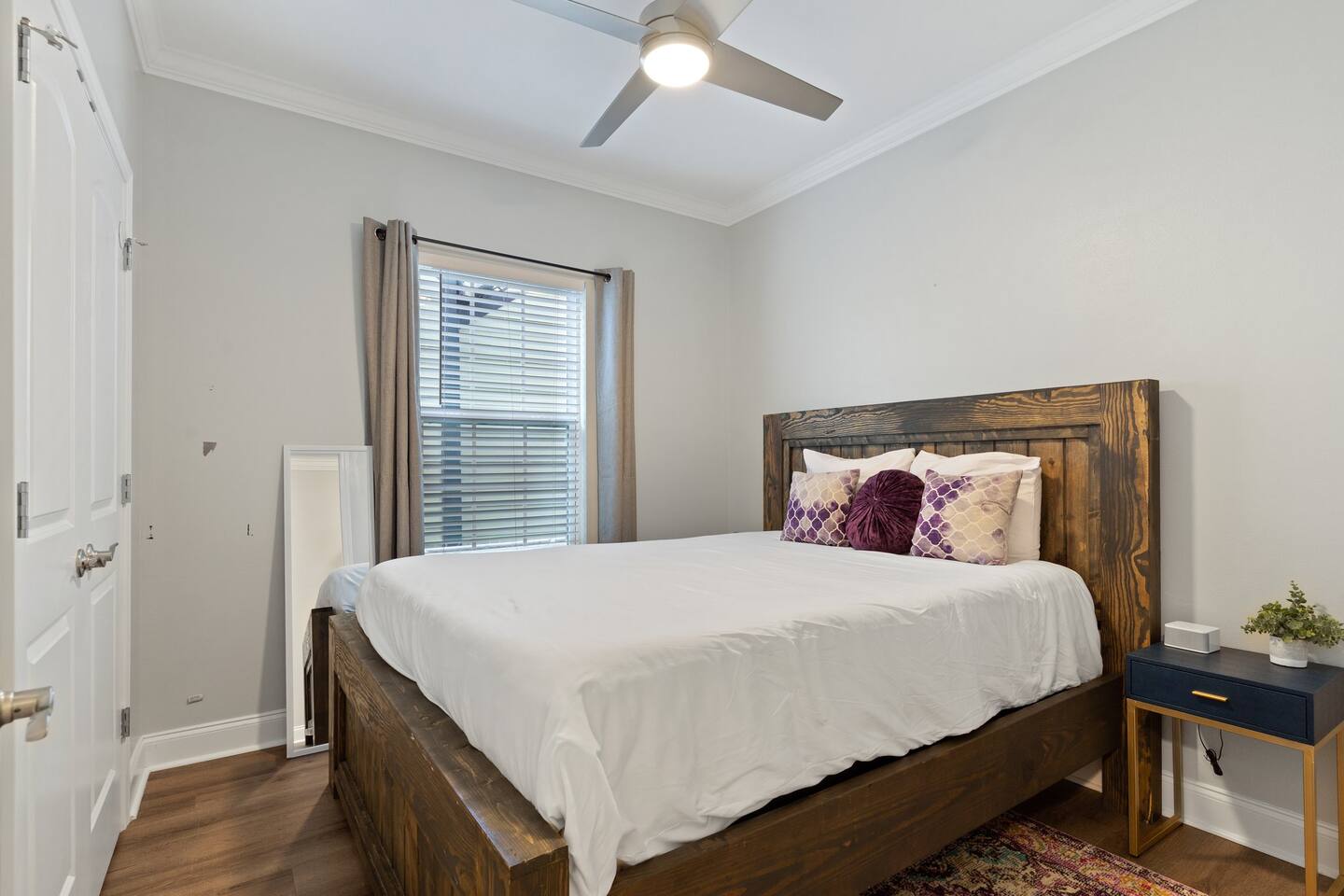 Second queen bedroom, full body mirror in room