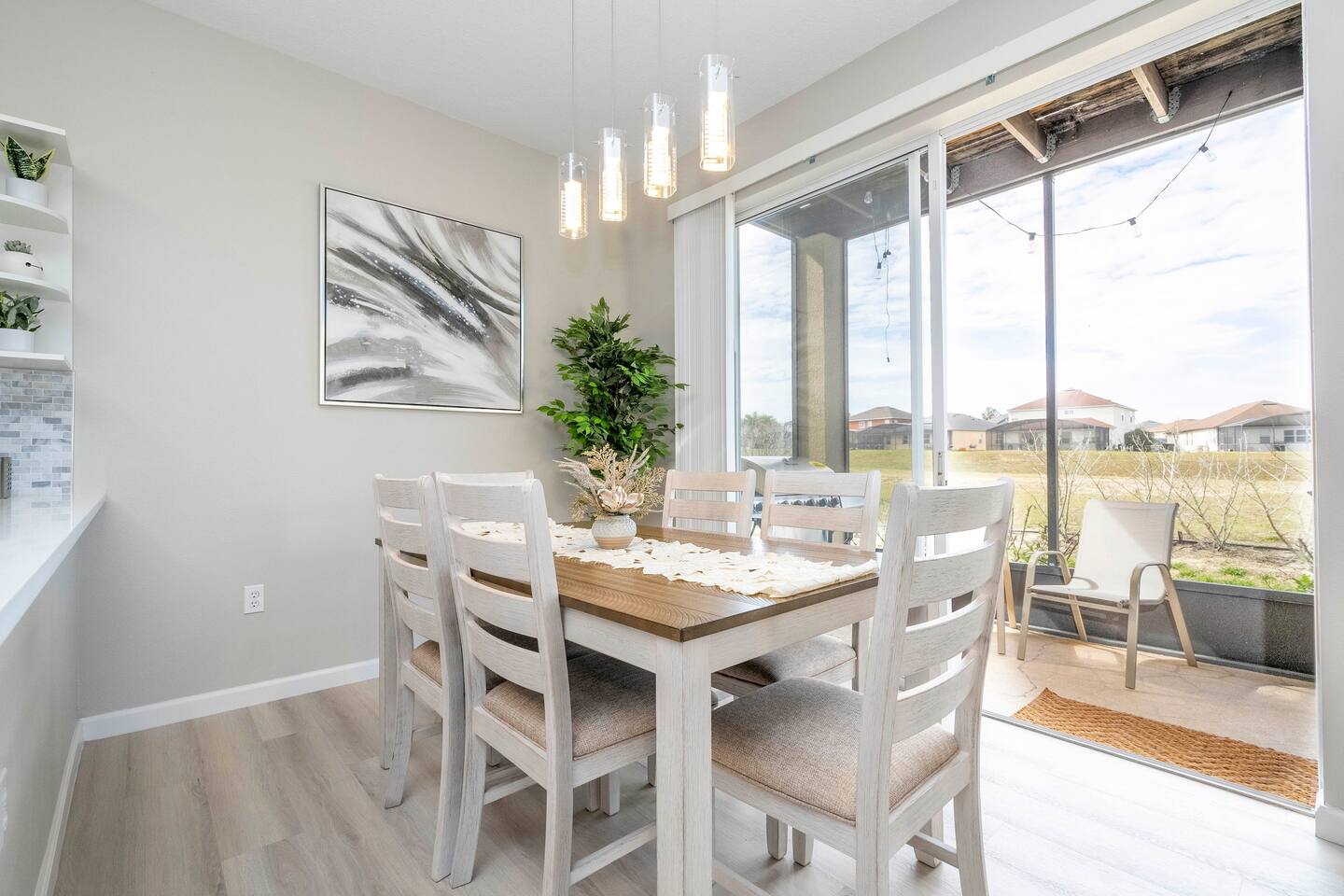 An elegant and warm style, our dining area is perfect for quality time with your loved ones, while you prepare the most delicious plate at out equipped kitchen.