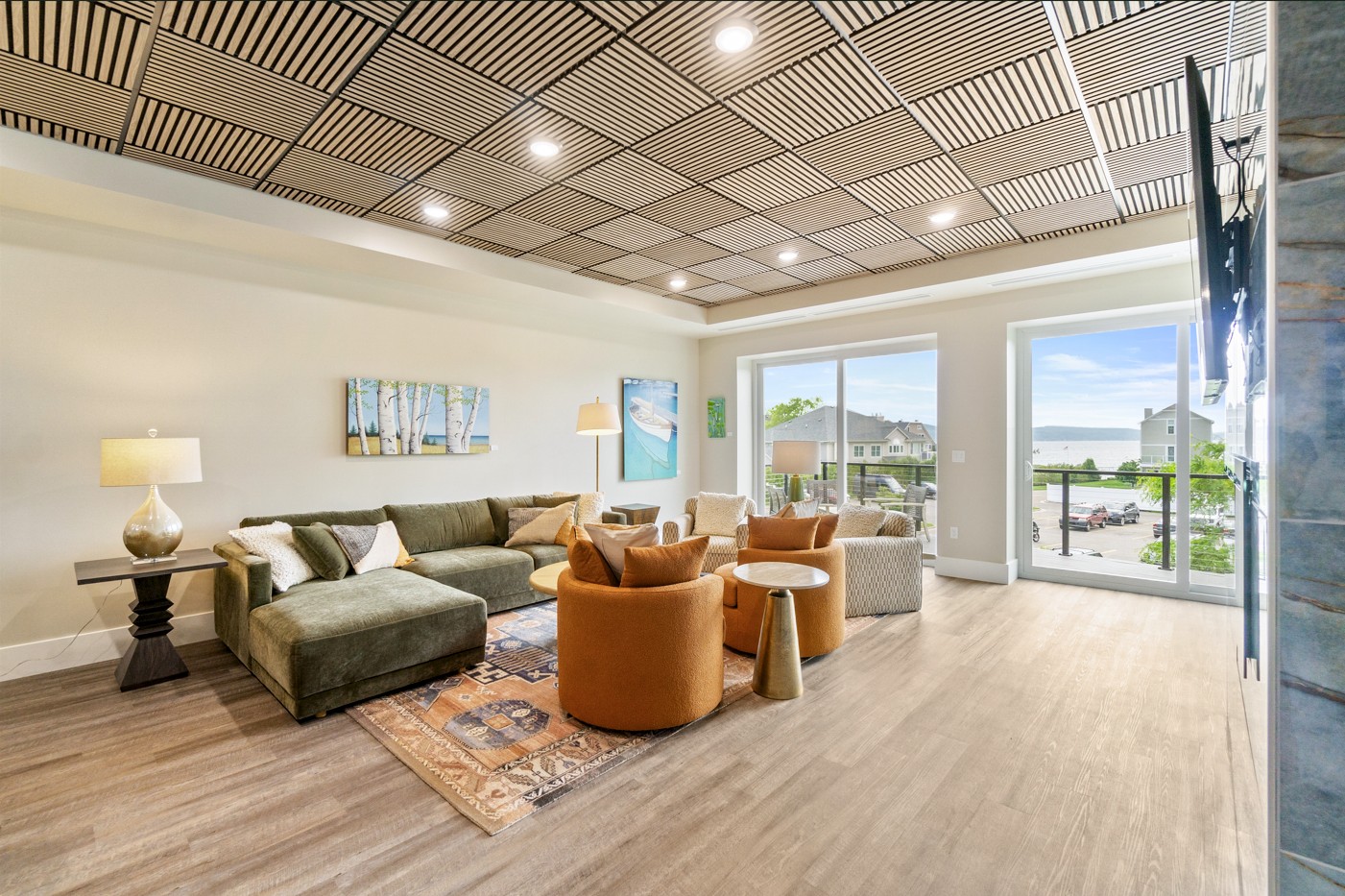 Lake St Loft