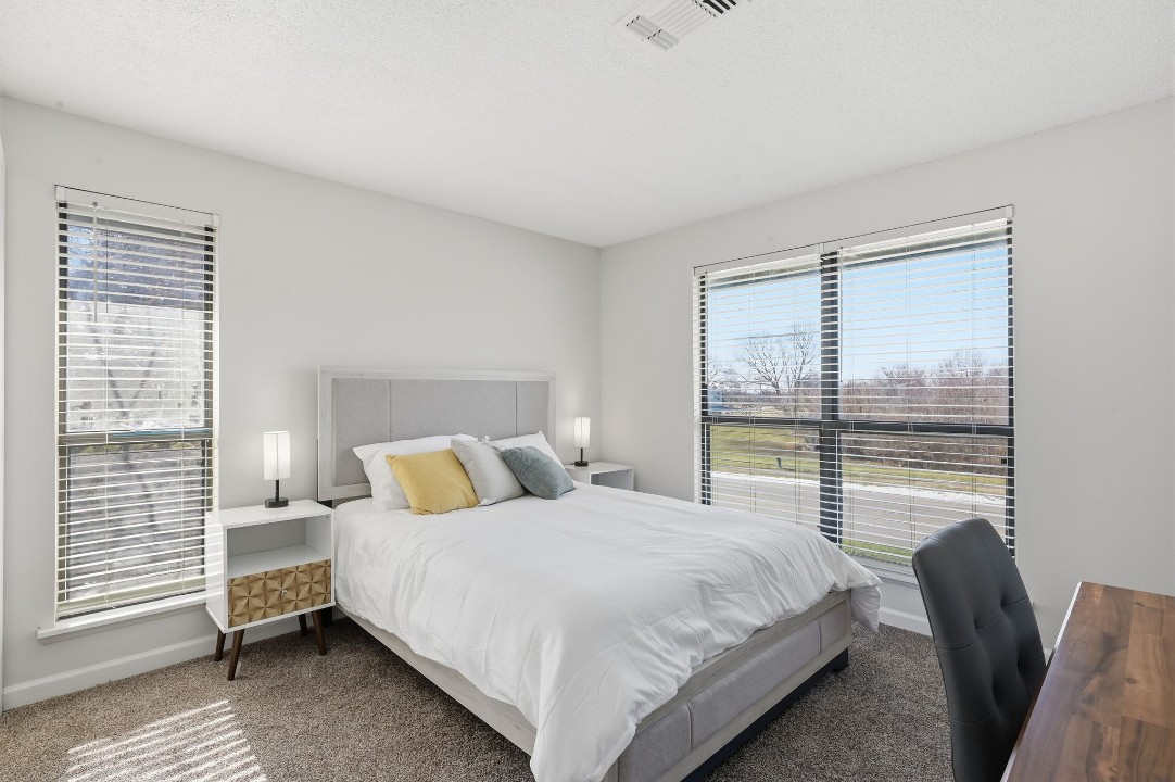 2 Bedrooms · Signature layout
