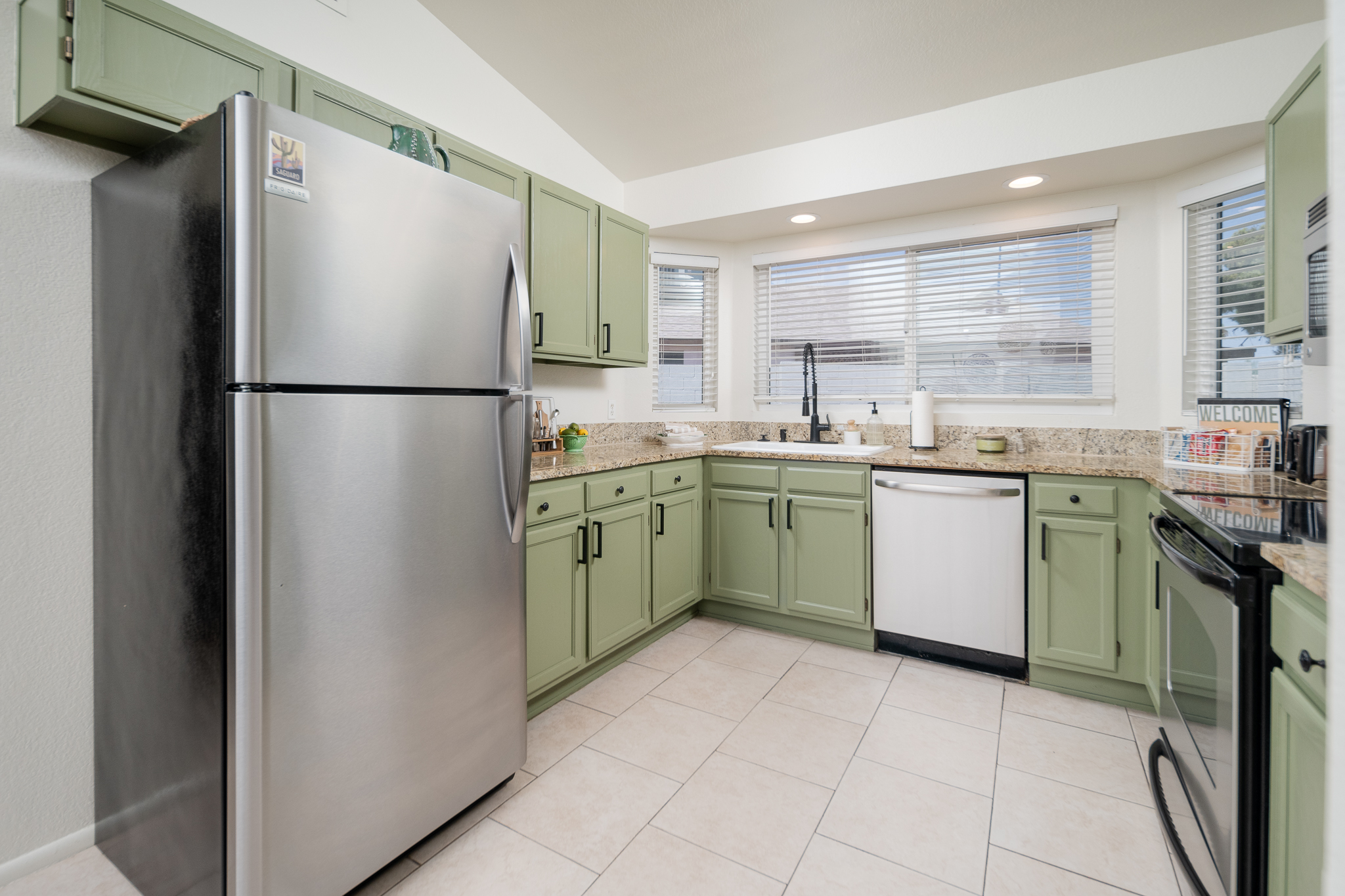Minik - 10826 W Diana Ave photo 5