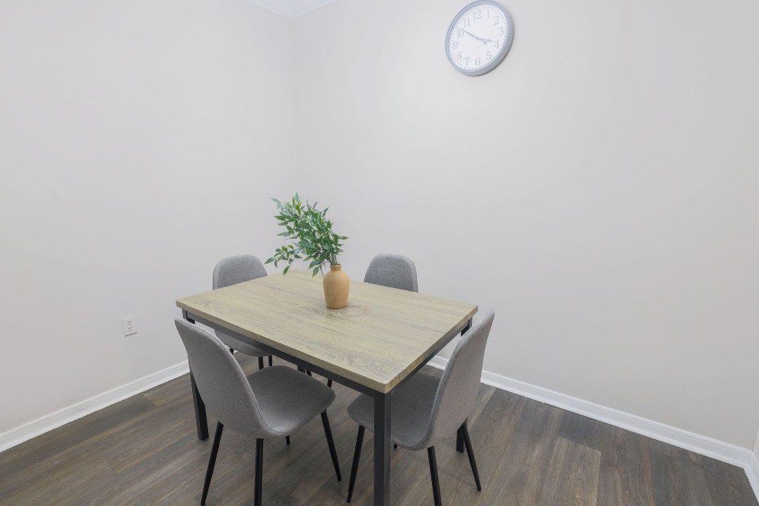 The Avenues of Lakeshore · Unit 811 2/2