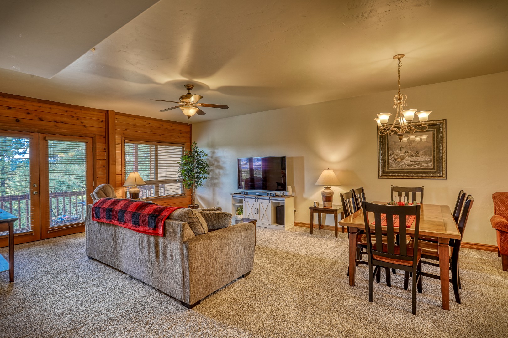 Golf Course Cozy 2 Bedroom Condo with A/C