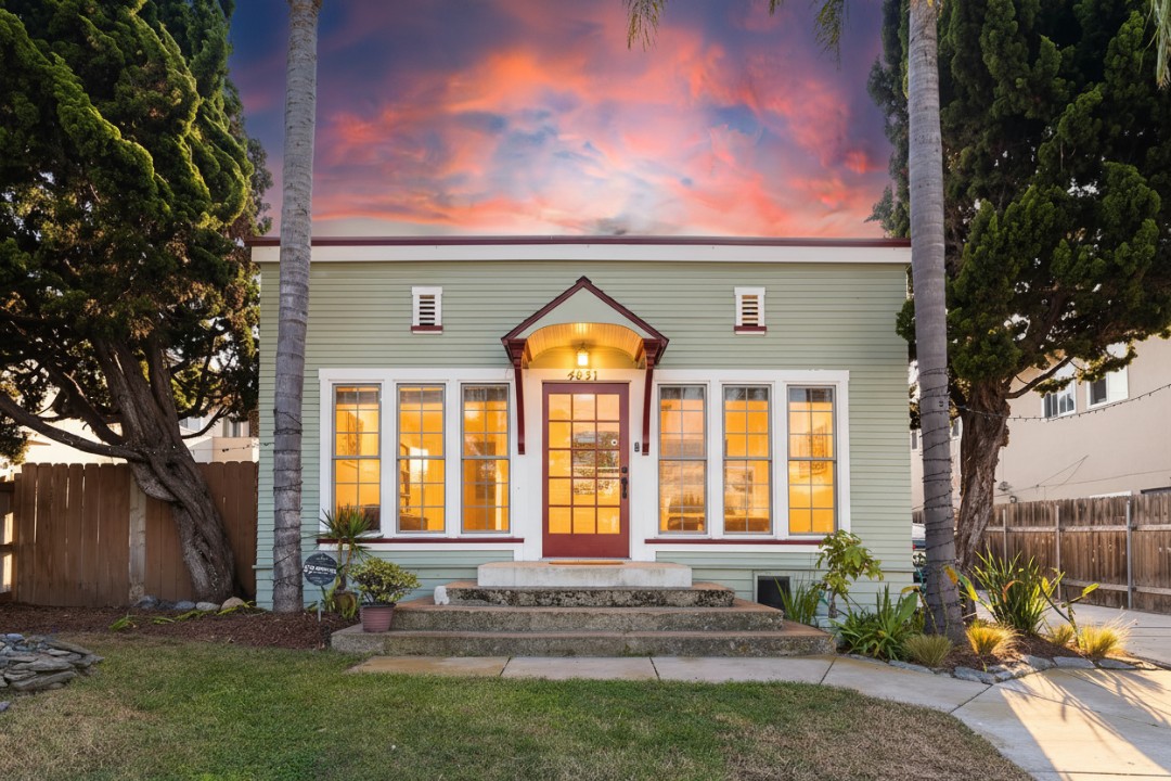 The Villa at Seaside Square, a three bedroom Ocean Beach rental with its own patio two blocks from the sand