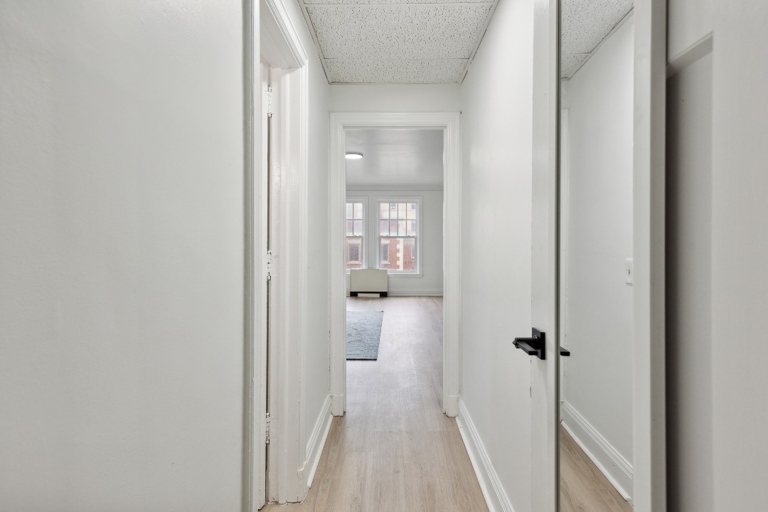 on East, 419- · Unit 111  1/1