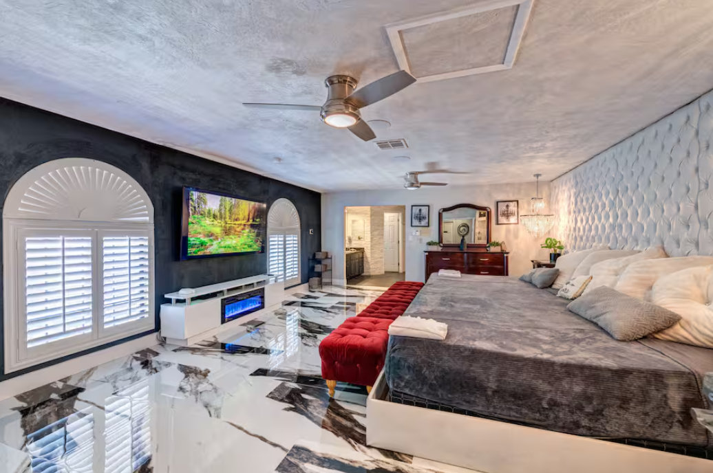 YY - Players Compound