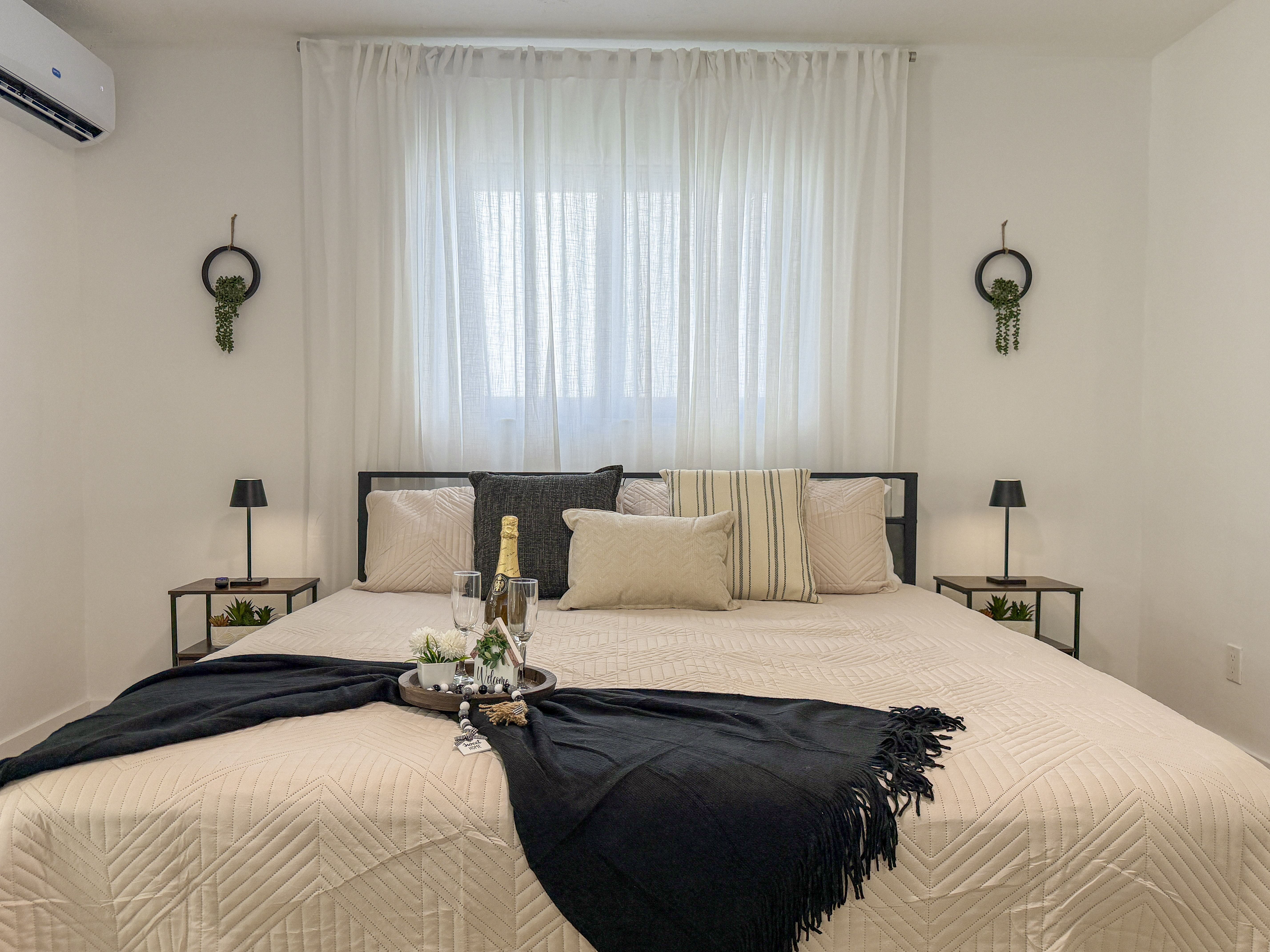Elegant Retreat | Private Entrance | Modern Design - The Bahamas