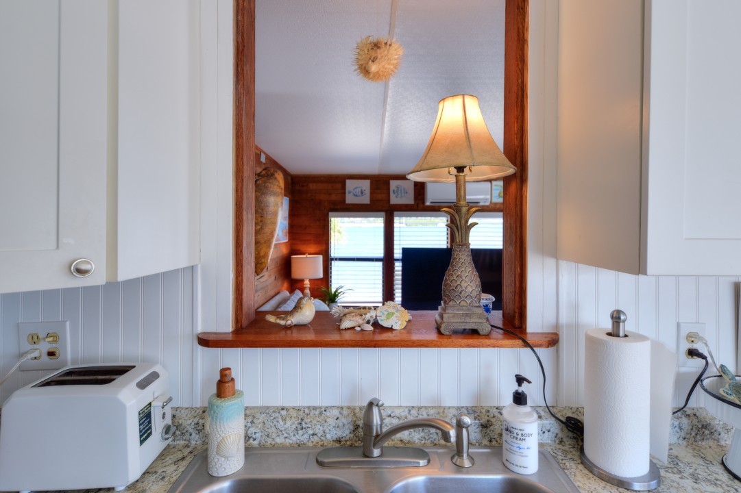 Windy Point Oceanfront in Geiger Key — Kitchen pssthrough