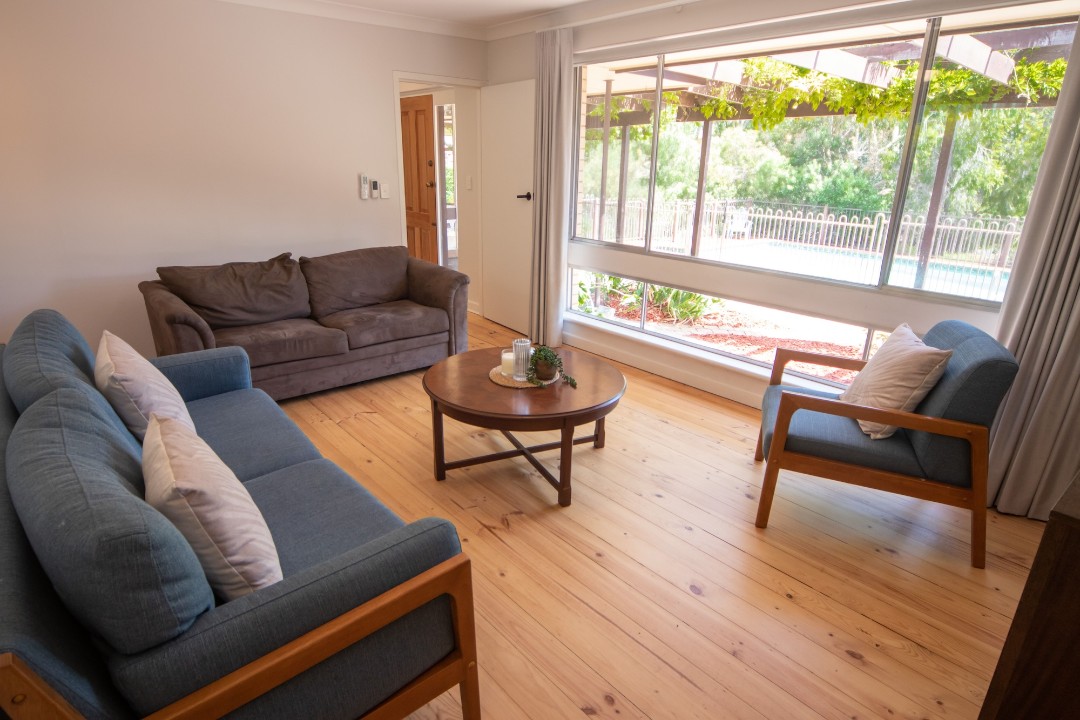 Dual Living Areas for Privacy and Versatility
Two distinct lounge areas across two levels – formal living downstairs and a family retreat upstairs – catering to various group dynamics.