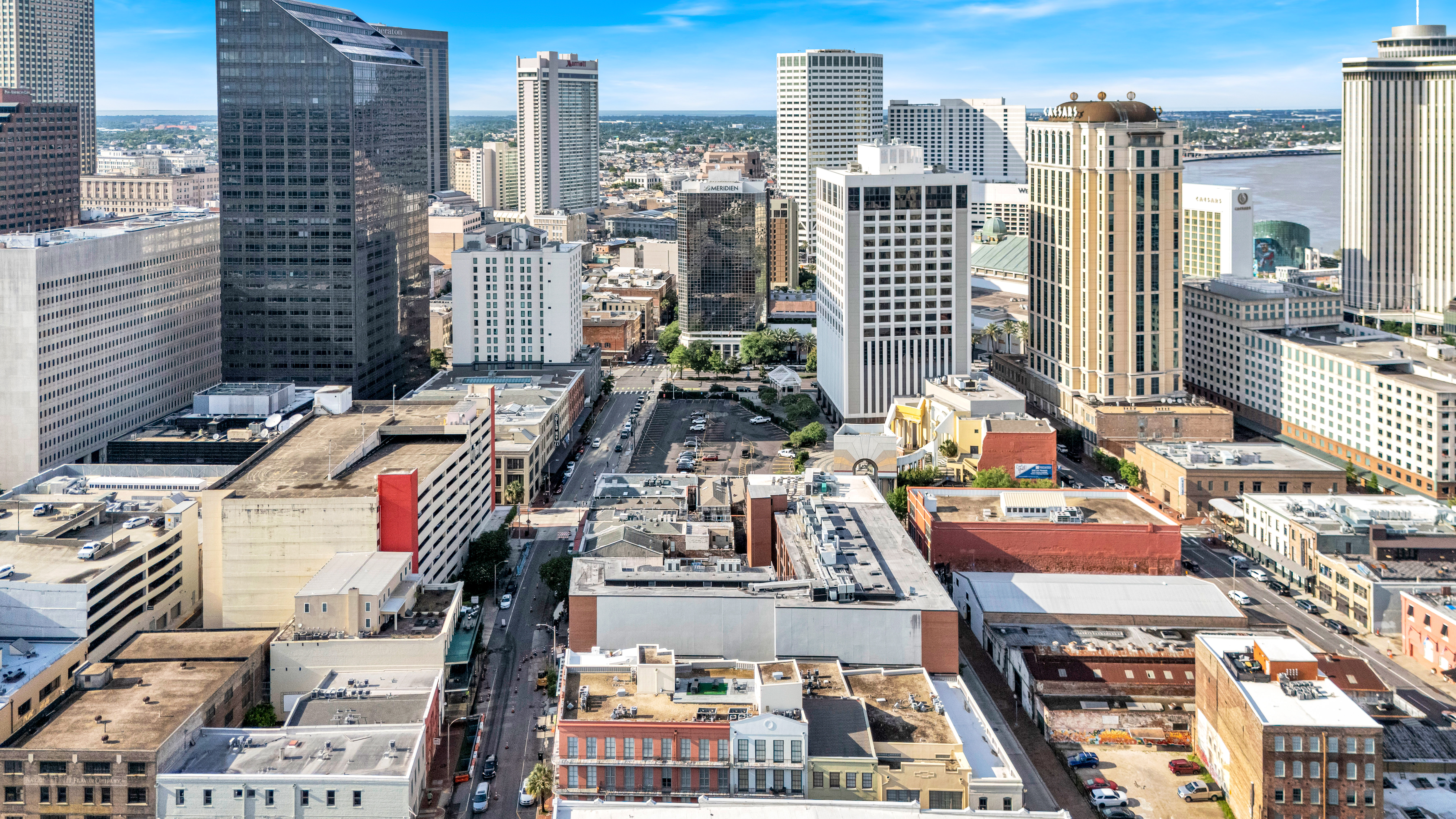 Breath-taking downtown New Orleans skyline—walk to top attractions, dining, and the Mississippi River.