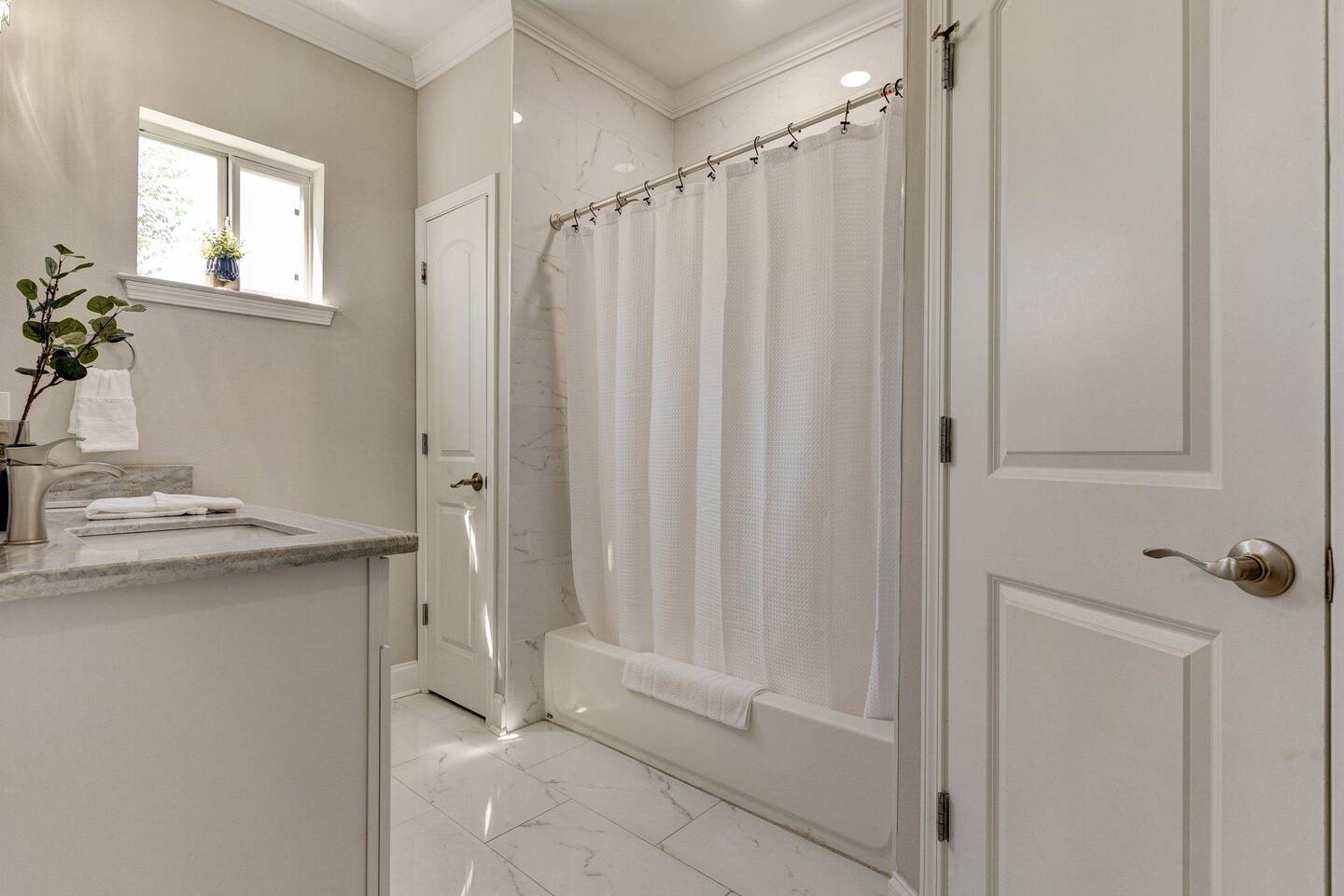 Master Bedroom Ensuite Bathroom