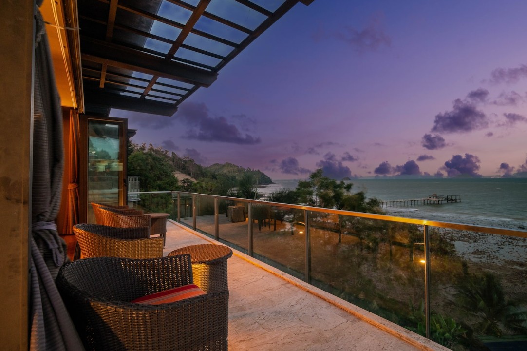Somptuous Beachfront Villa