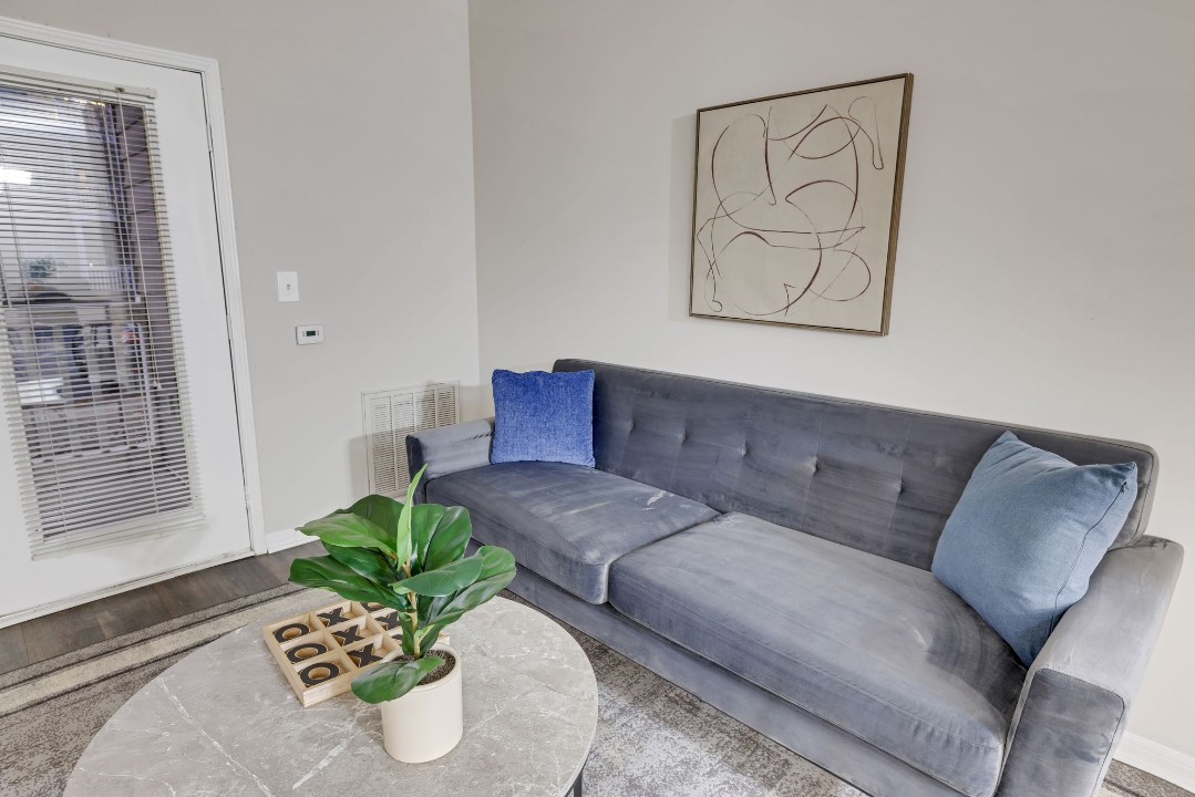 The Avenues of Lakeshore · Unit 811 2/2