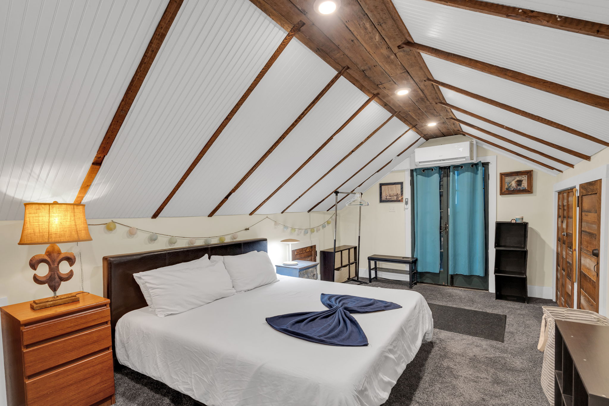 Bedroom-4: Spacious loft suite with twin beds and plenty of charm.