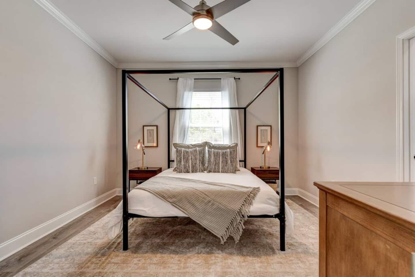 Super comfortable Master Queen bedroom with En Suite Bathroom