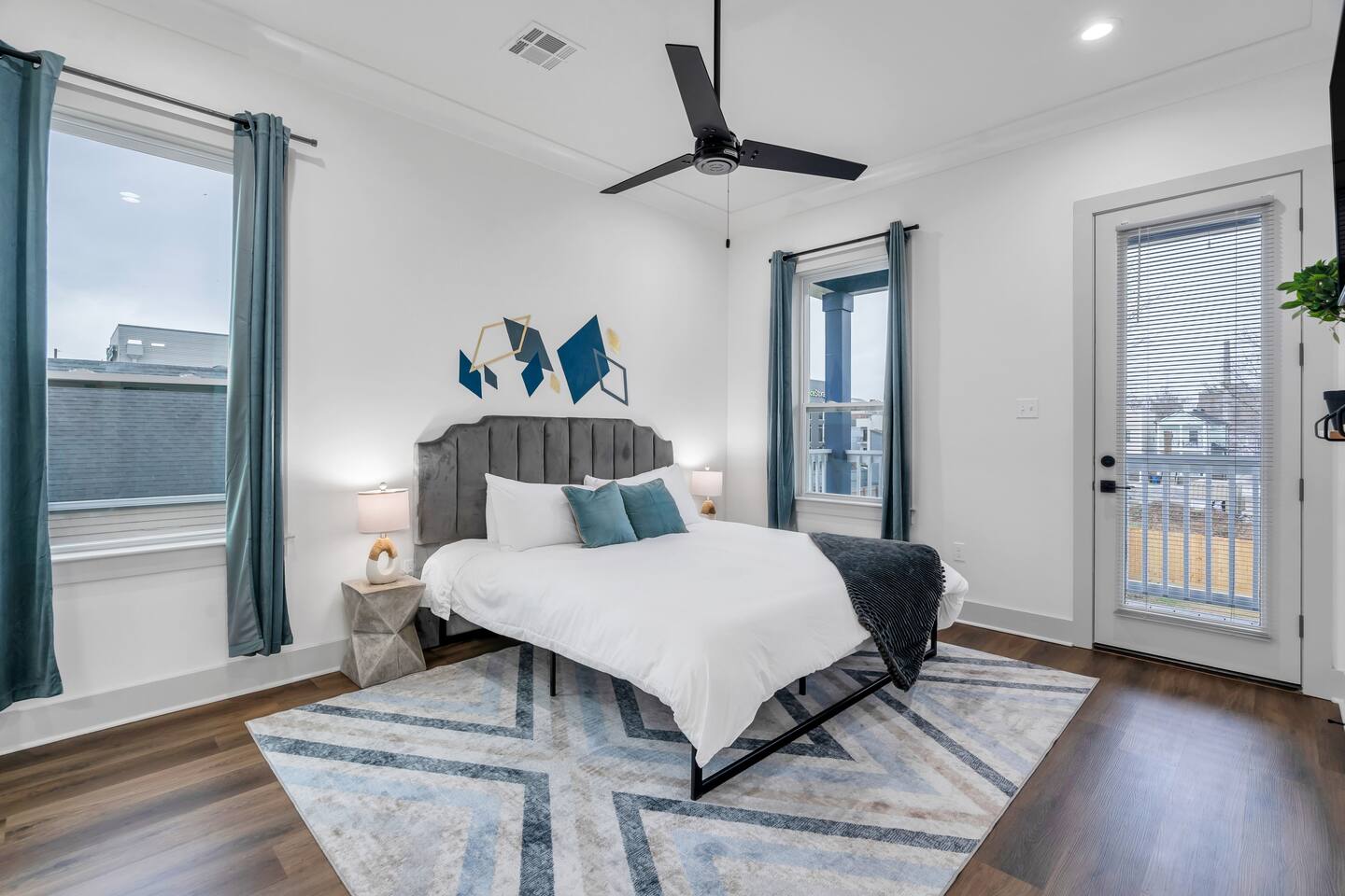 Primary suite with view of balcony door