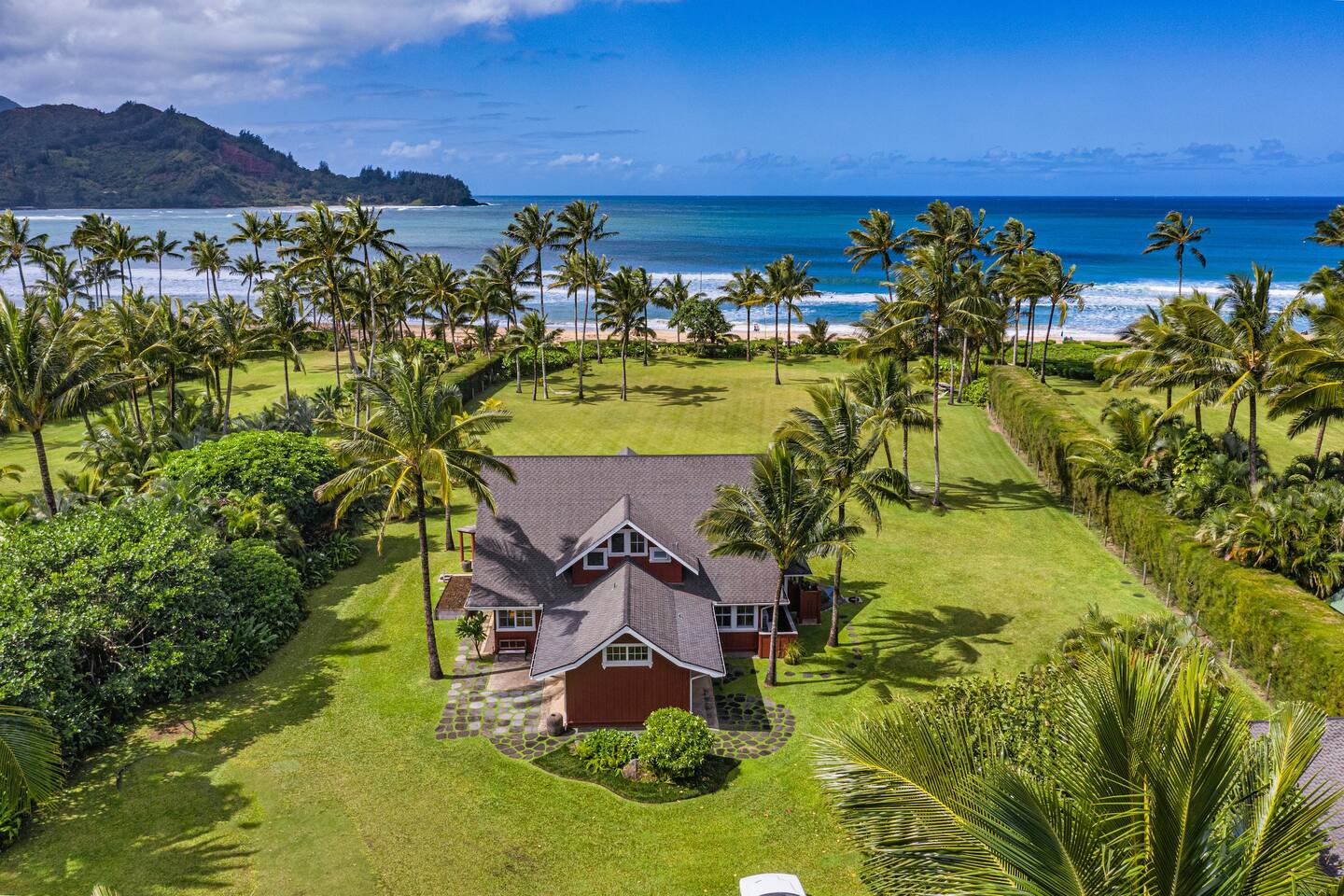 Stunning Oceanfront Retreat And Spacious Living - Captivating Paradise - Hanalei, HI