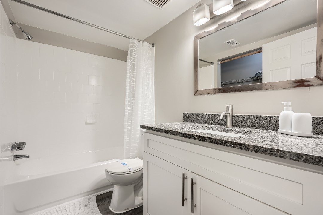 Crest at East Cobb 1820E · Unit 2/2