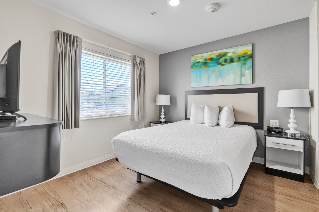 2 Bedrooms · Signature layout