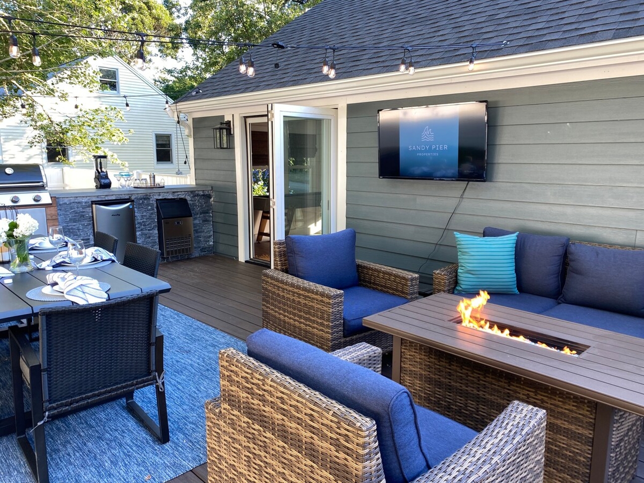 The Compass House outdoor dining