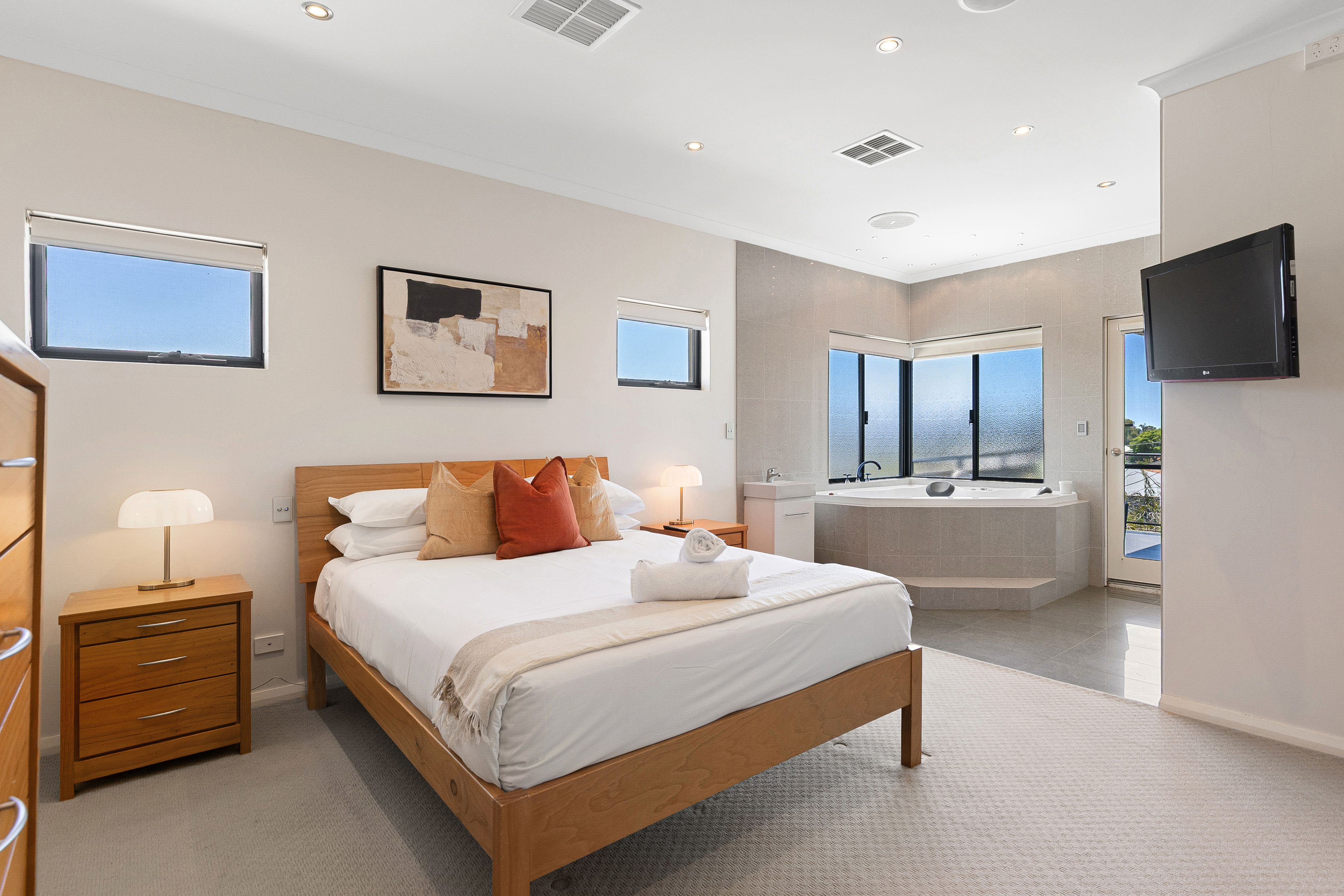 Top-Floor Mandurah Apartment — Mandurah — vacation rental